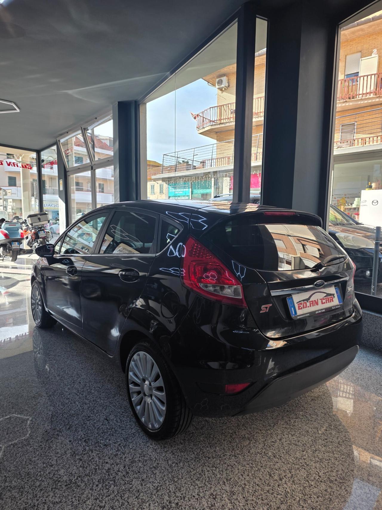Ford Fiesta 1.4 5 porte Bz.- GPL Titanium