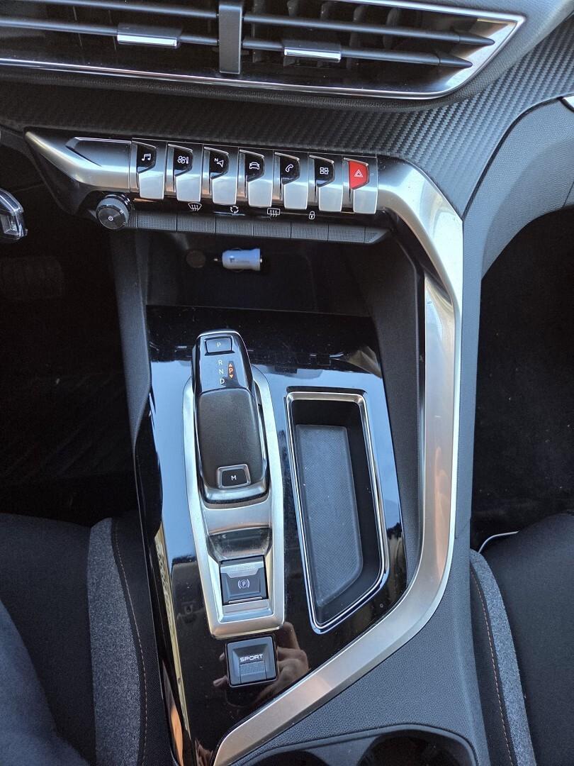 PEUGEOT 3008 PURE TECH TURBO 130CV AUTOM NAV-2018