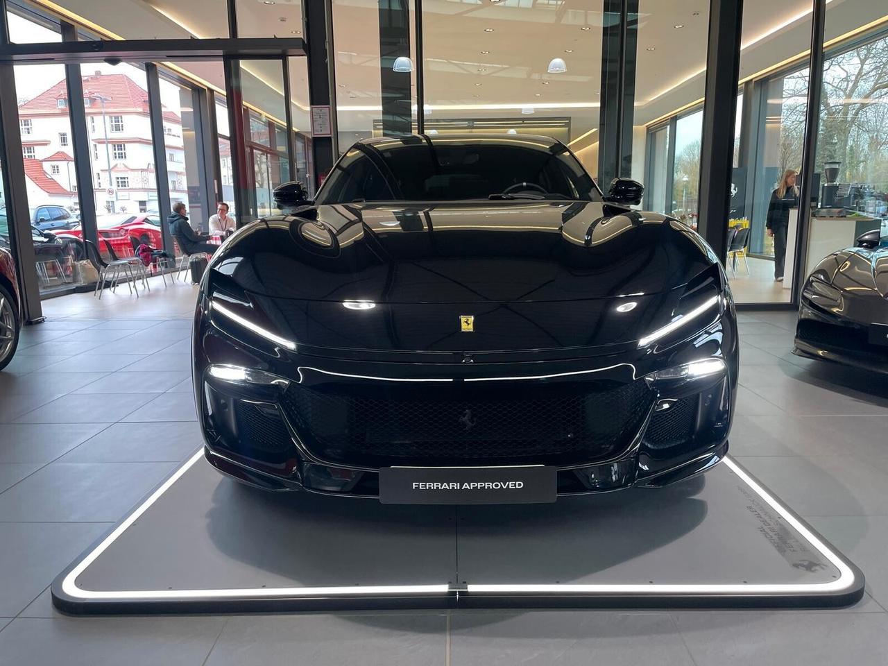 Ferrari Purosangue V12 DCT 4WD*Pano*Black