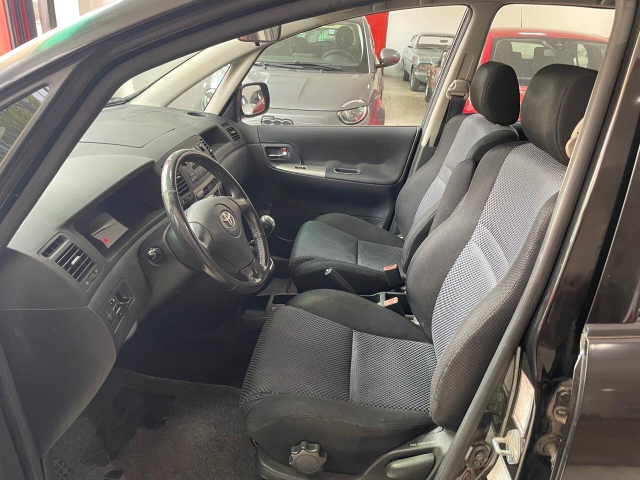 Toyota Corolla Verso 1.8 16V