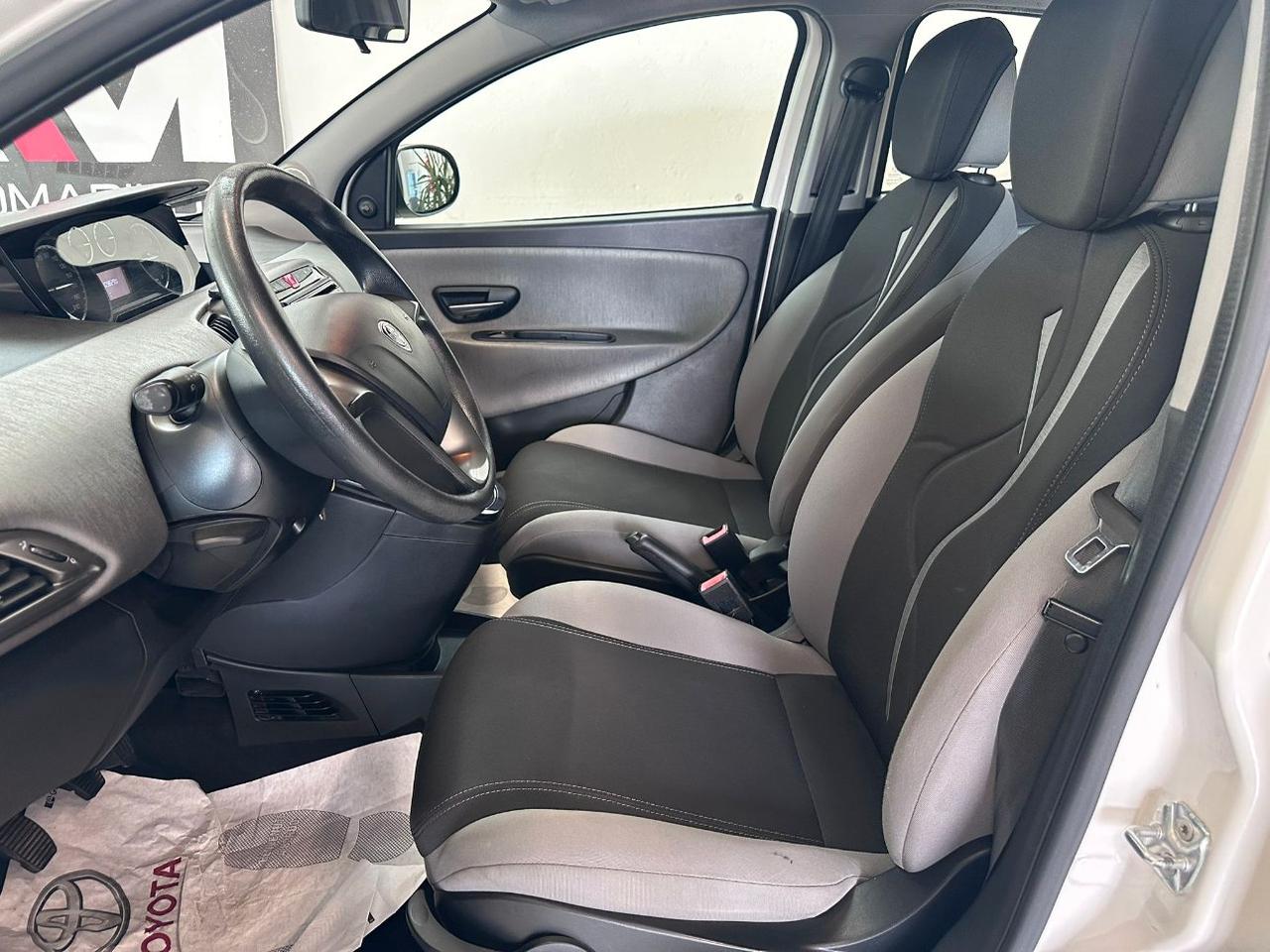 Lancia Ypsilon 5 Porte Ypsilon 1.2 Silver 69cv
