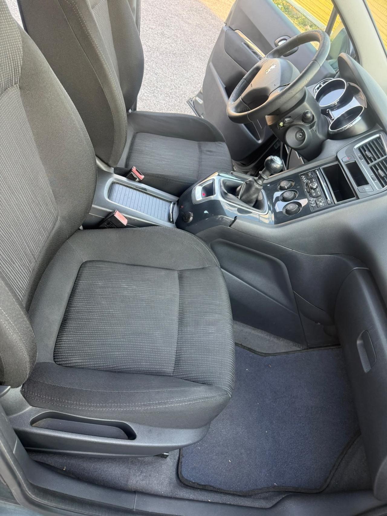 Peugeot 5008 1.6 HDi 112CV Access