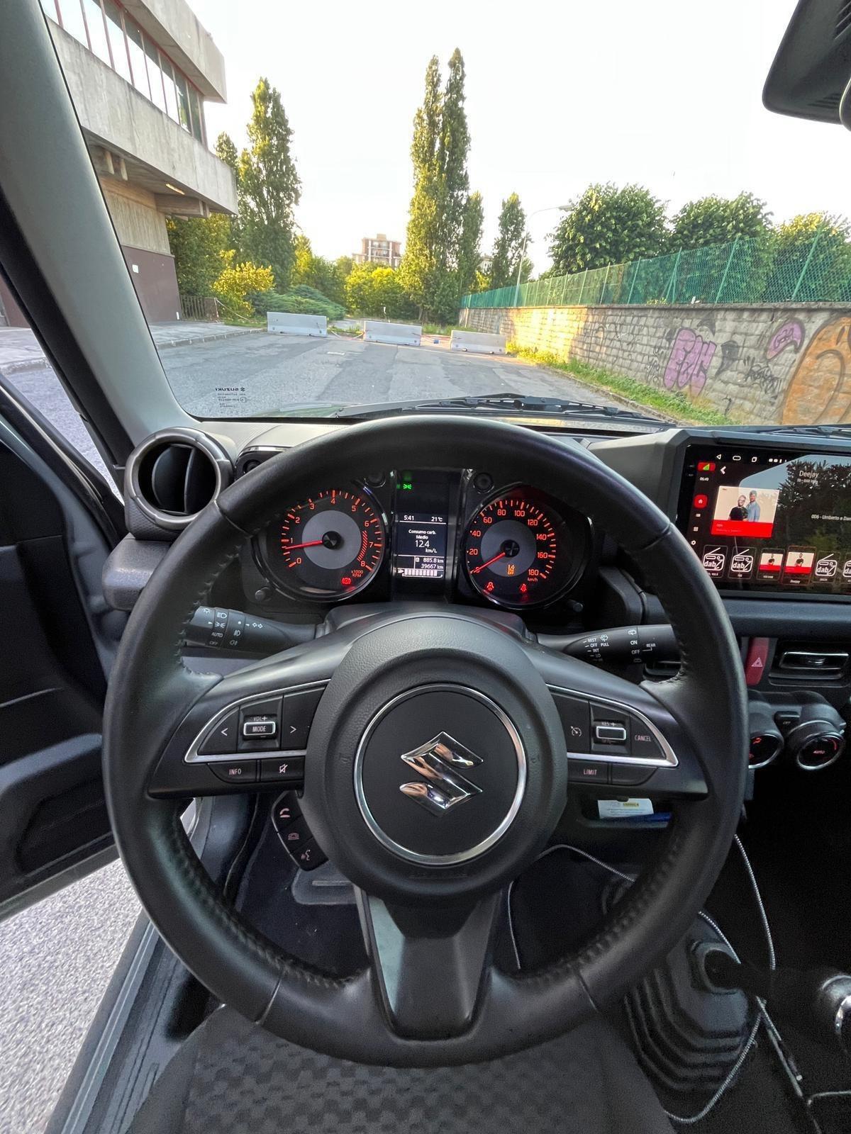 Suzuki Jimny 1.5 5MT Top