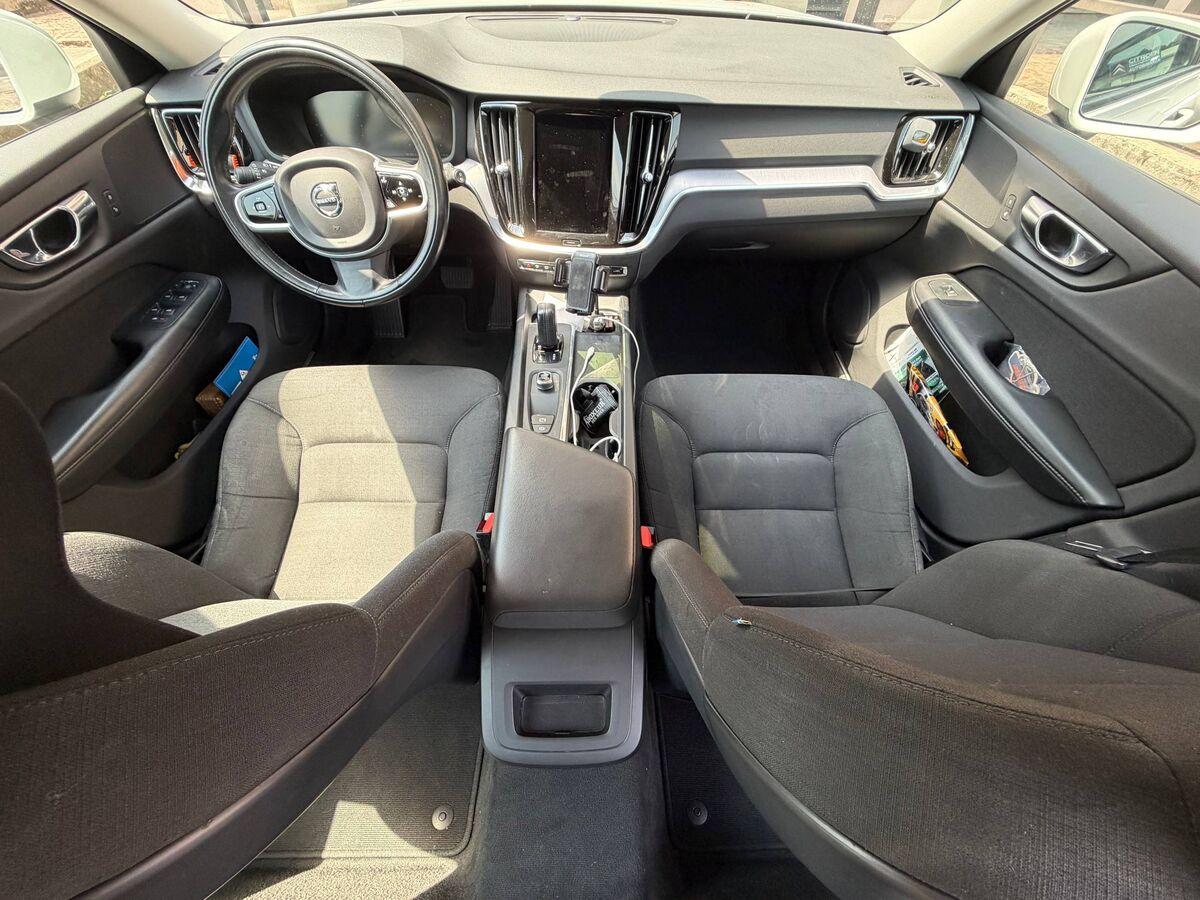 Volvo V60 2.0 b3 Momentum Business auto 8m my21