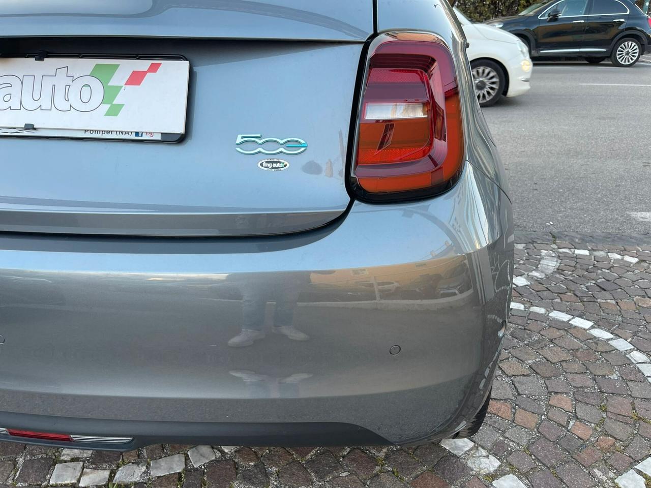 Fiat 500 500e Berlina 42 kWh La Prima by Bocelli