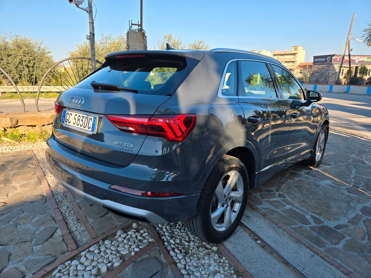 Audi Q3 40 TDI quattro S tronic Business