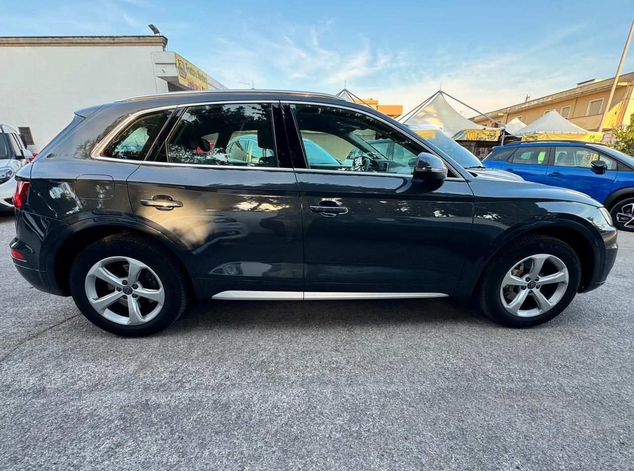 Audi Q5 40 TDI quattro S-Tronic Business Sport