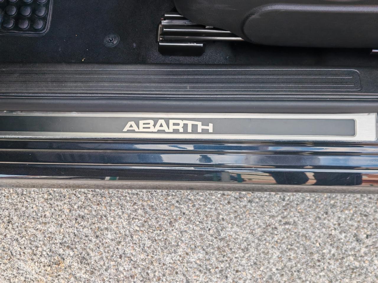 Abarth 595 1.4 Turbo T-Jet 165 CV Scorpioneoro