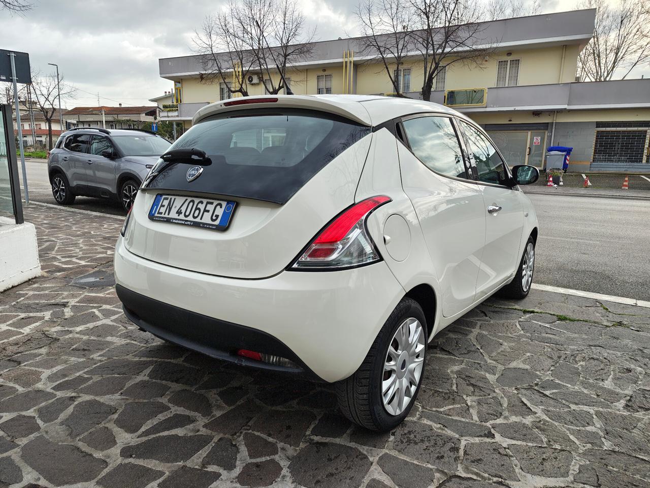 Lancia Ypsilon 1.2 69 CV 5 porte GPL Ecochic Silver