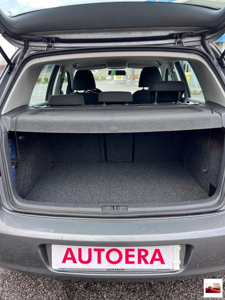 VOLKSWAGEN - Golf - 1.6 5p. Highline BiFuel