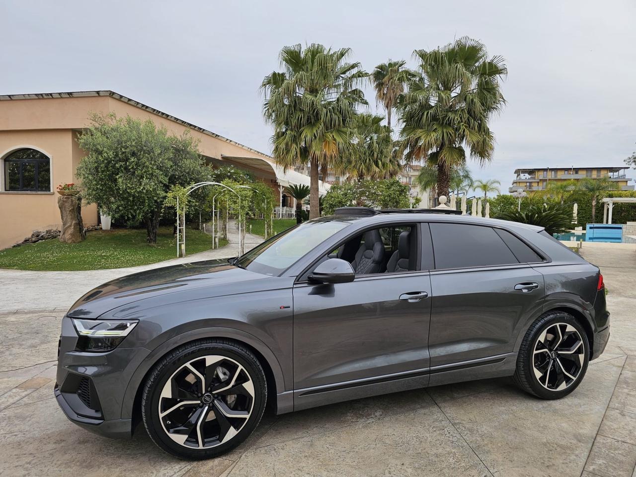 Audi Q8 50 TDI SLINE INT EST