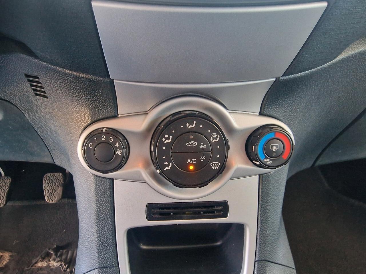 Ford Fiesta 1.4 5 porte Bz.- GPL Titanium
