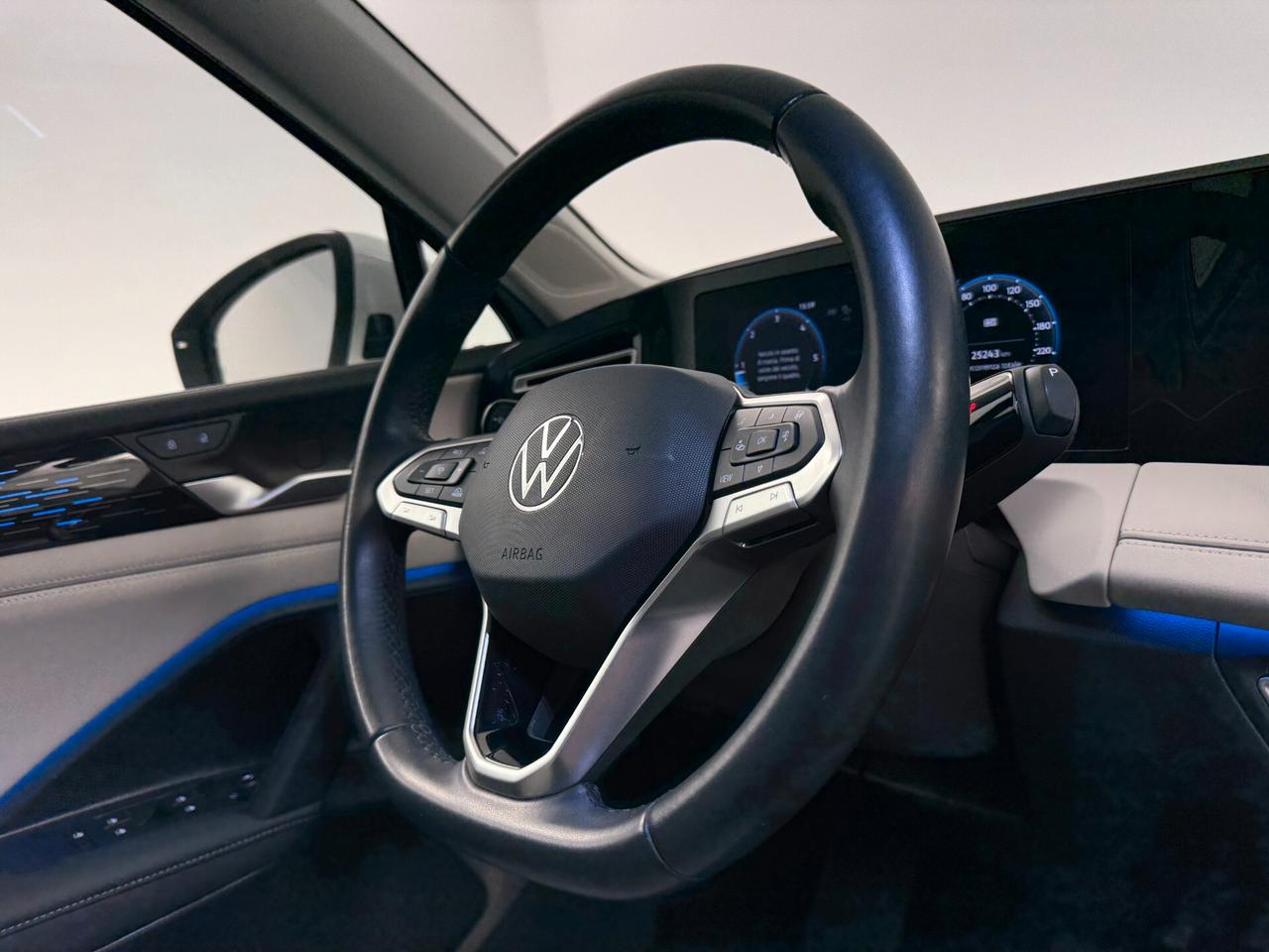 Volkswagen Tiguan 2.0 TDI 150 CV DSG Elegance led gancio elettrico adattivo retrocamera