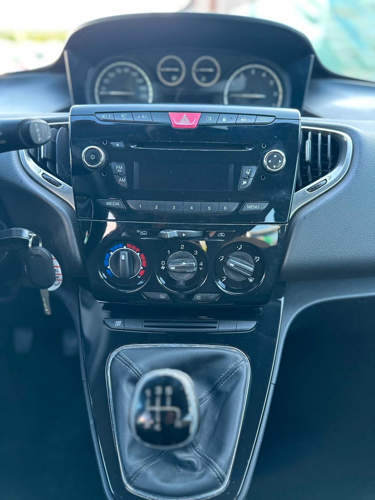 Lancia Ypsilon 1.2 69 CV 5 porte GPL Ecochic Gold