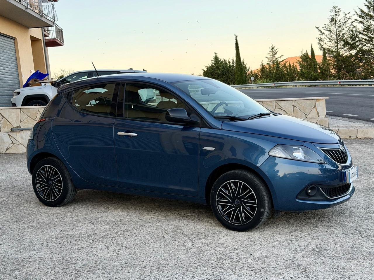 Lancia Ypsilon 1.0 FireFly 70cv Hybrid 2023 - 31.000KM