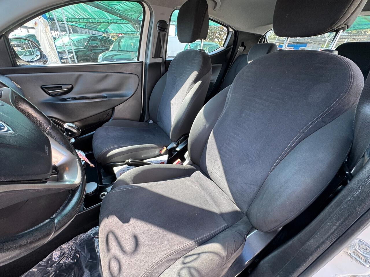 Lancia Ypsilon 0.9 TwinAir 85 CV 5 porte Metano Ecochic Gold pari al nuovo 2014