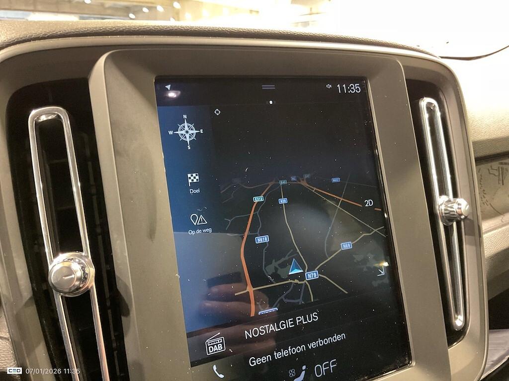 Volvo XC40 2.0D D3 150CV 6M. MOMENTUM CORE ( FARI LED - COCKPIT NAVI CRUISE SENSORI POST. )