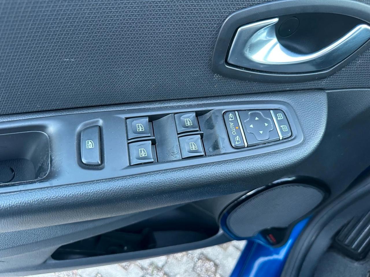 Renault Clio dCi 8V 90 CV 5 porte Moschino Intens-08/2019