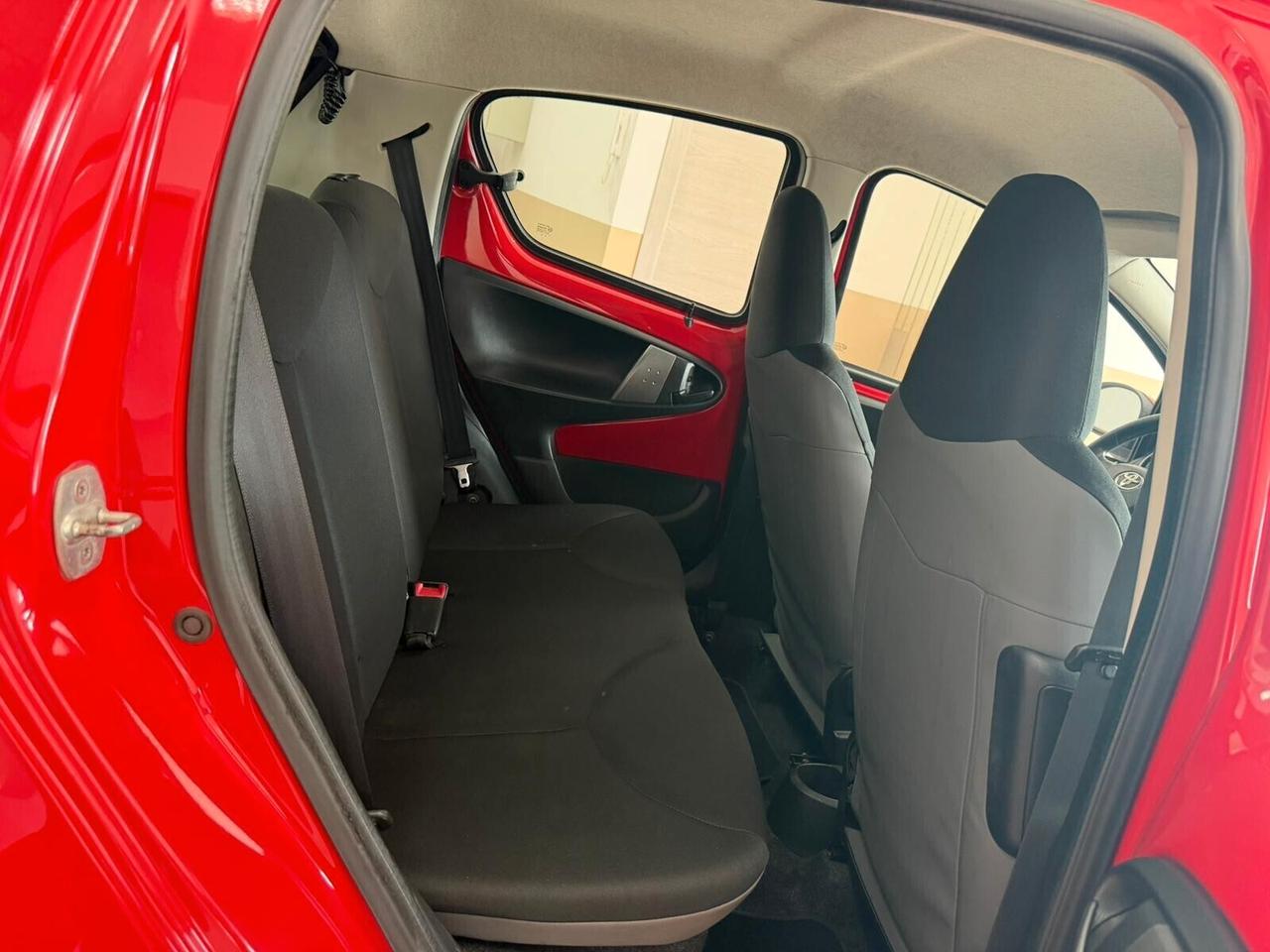 Toyota Aygo 1.0 VVT-i 69 CV 5 porte x-cool MMT
