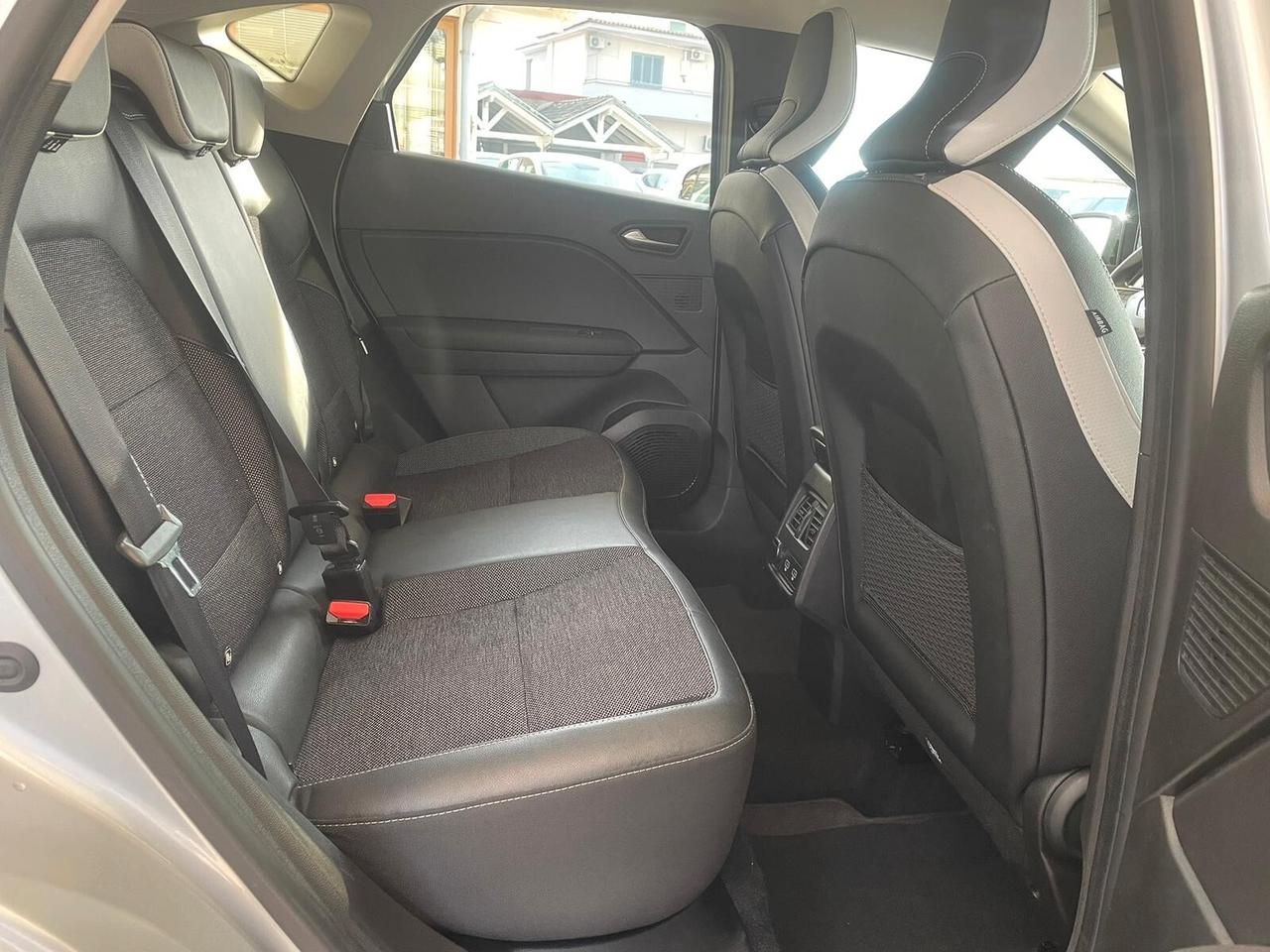 Renault Captur Full Hybrid E-Tech Intens