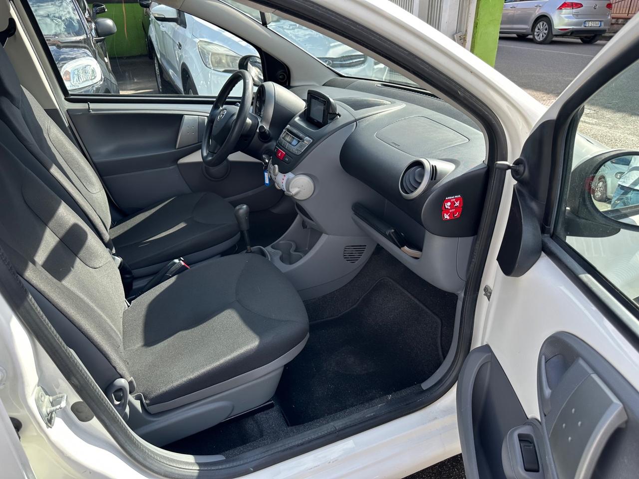 Toyota Aygo 1.0 BENZ. 5 porte Now Connect 2011