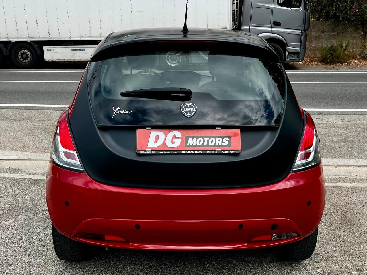 Lancia Ypsilon 1.2 69 CV 5 porte GPL Ecochic Silver