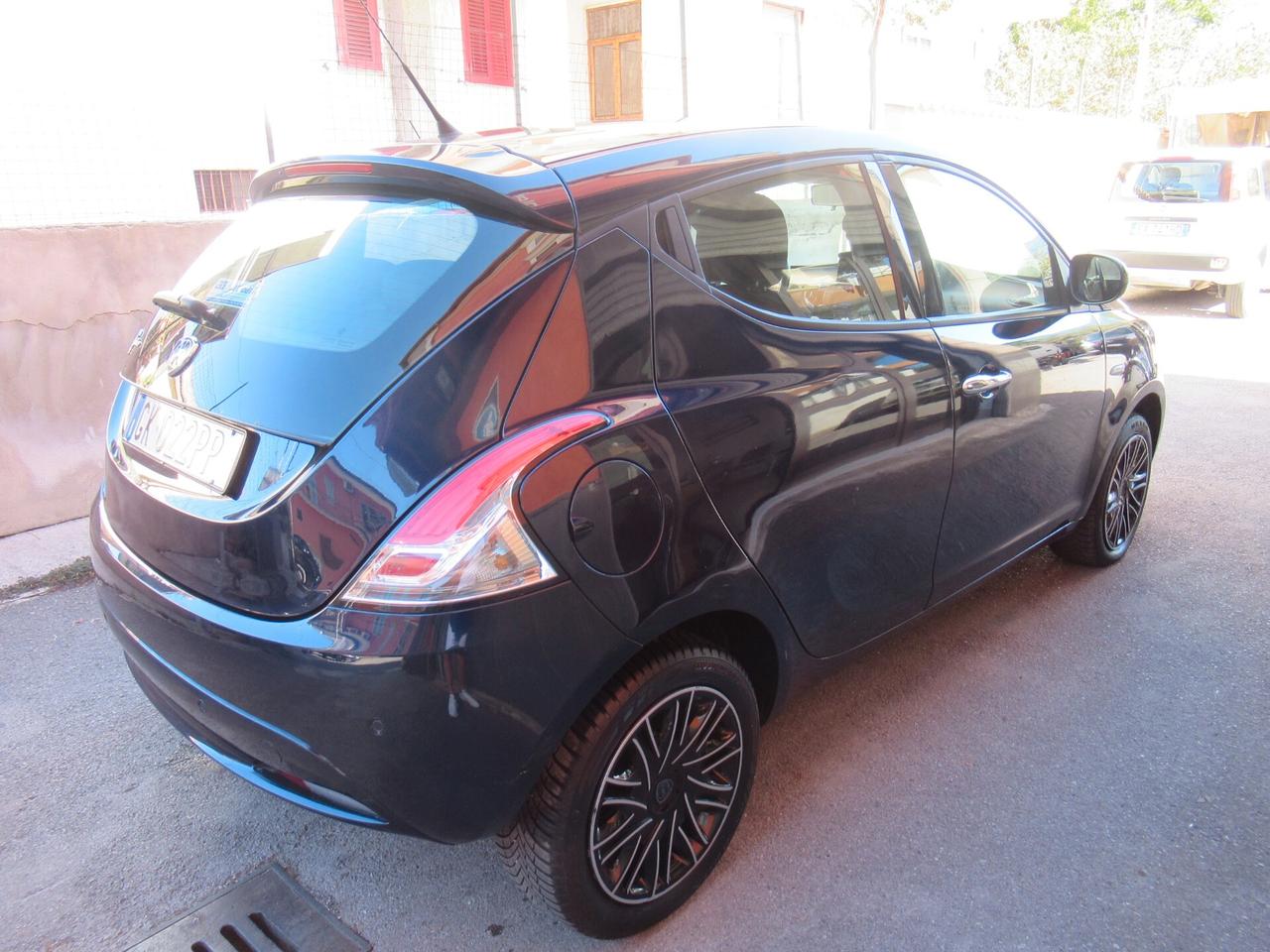 Lancia Ypsilon 1.2 69 CV 5 porte Gold