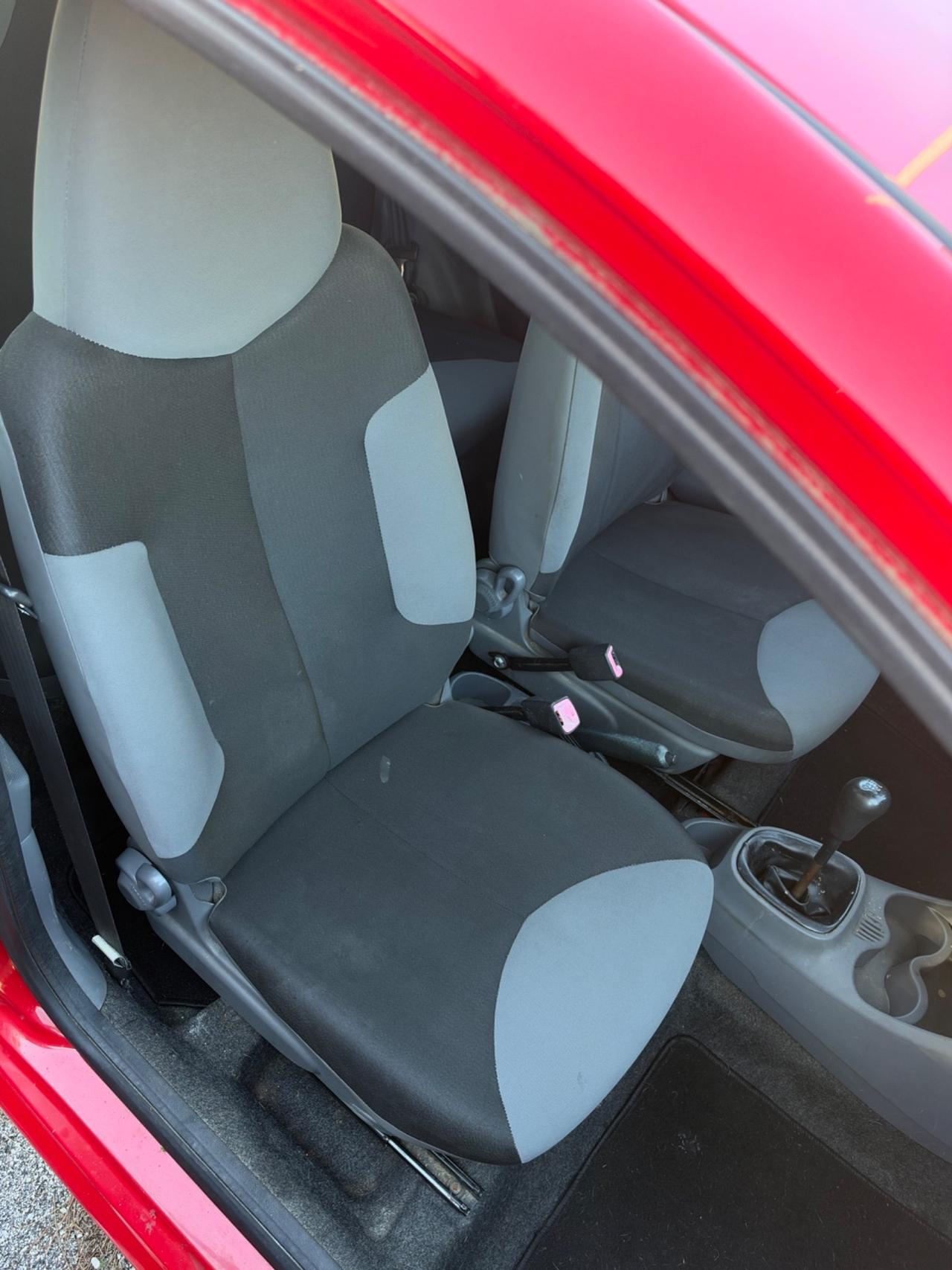 Peugeot 107 1.0 benzina neopatentati uniproprietà