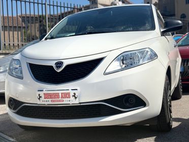 Lancia Ypsilon 1.2 69 CV 5P Gold UCONNECT Blue&Me