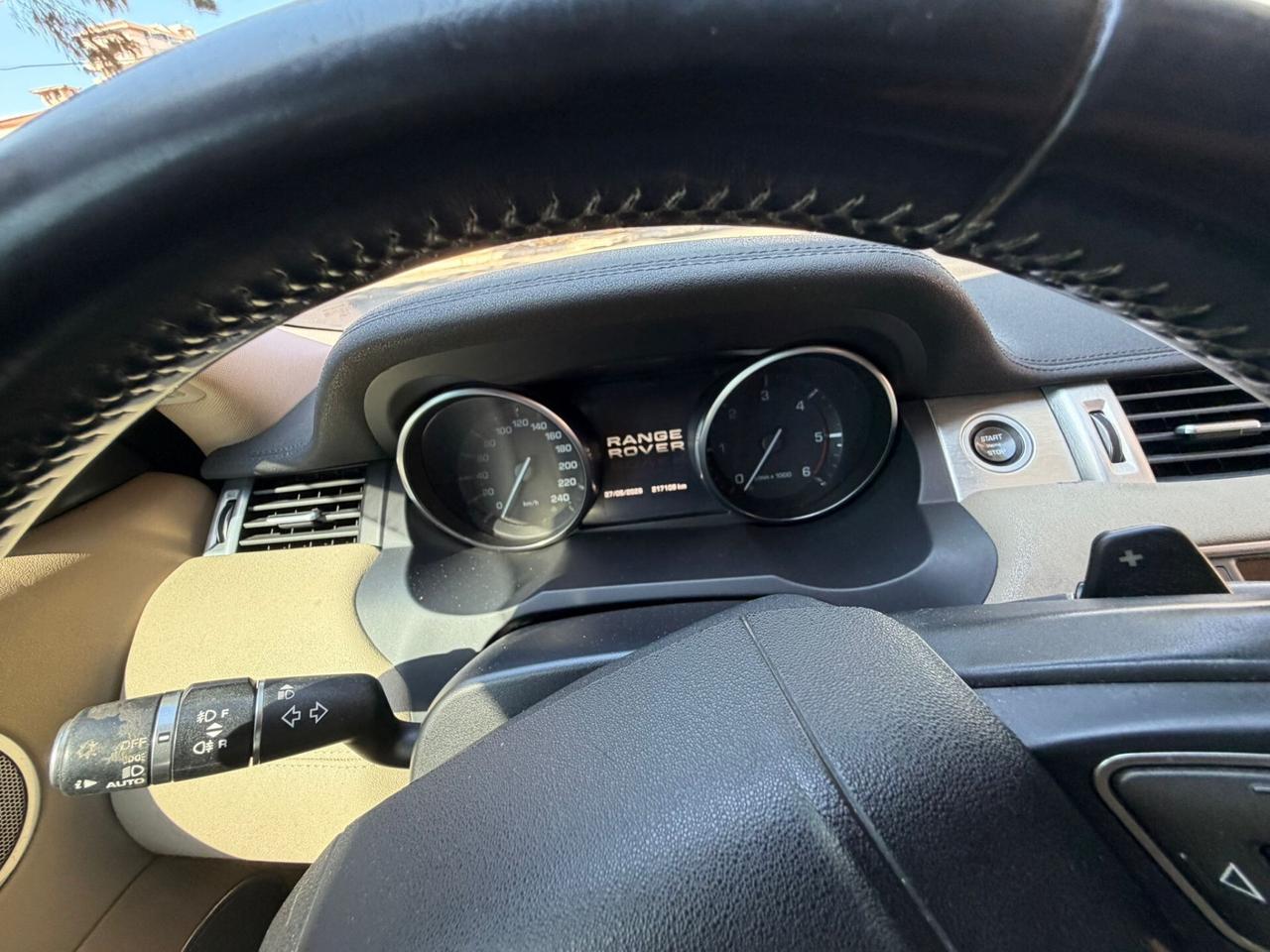 Land Rover Range Evoque 2.2 TD4 5p. Pure