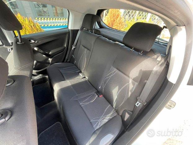 PEUGEOT 208 1.4 HDi 68CV 5p. AUTOCARRO - 2014