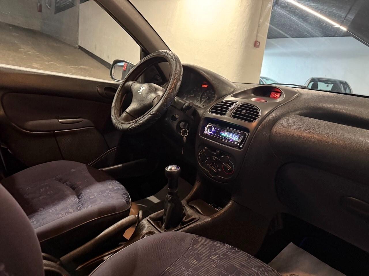 Peugeot 206 1.1 3p. XT