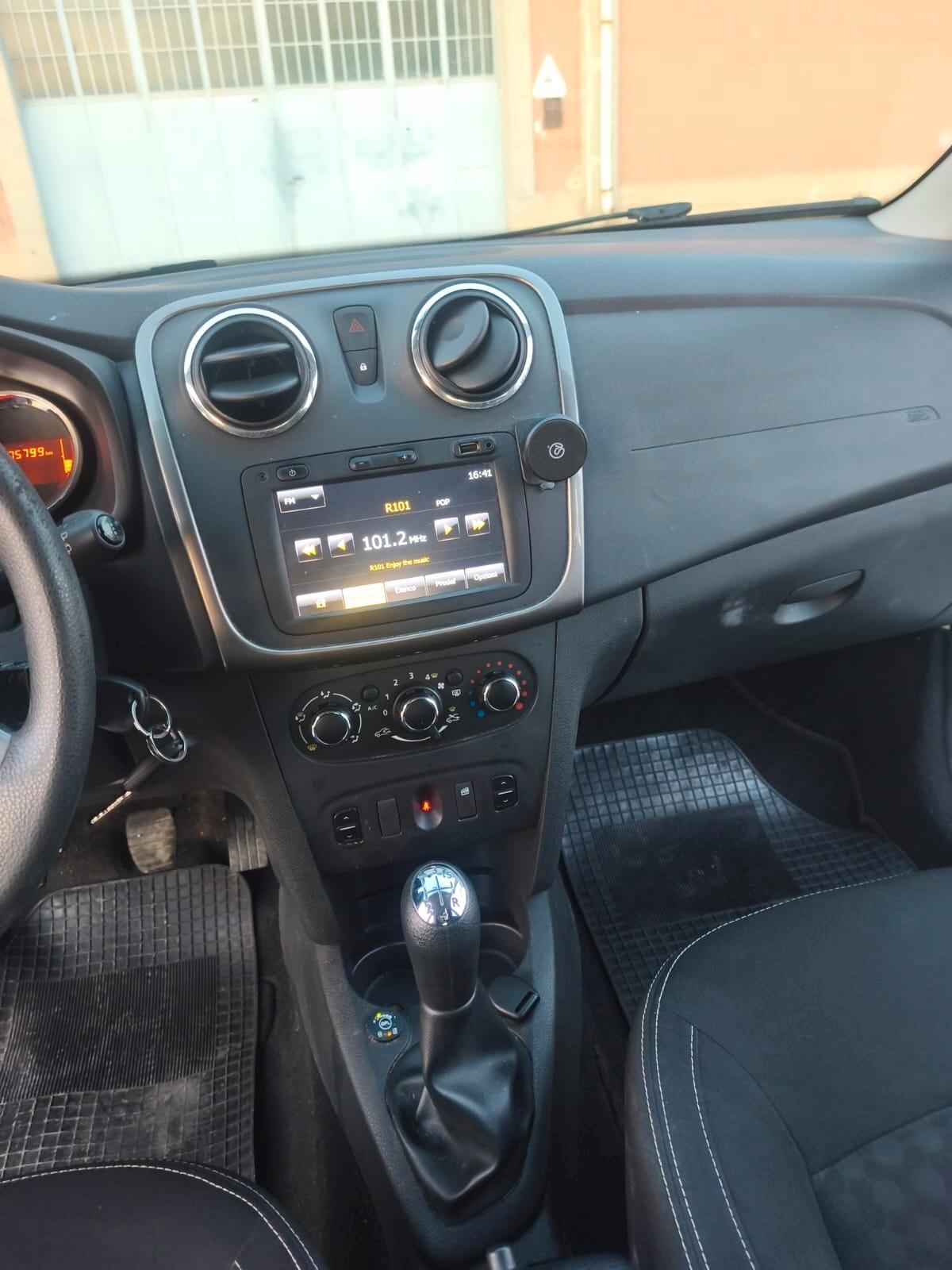 Dacia Sandero 2015---1.1 Benzina GPL Neopatentati