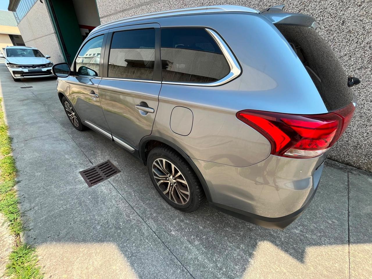 Mitsubishi Outlander 2.2 DI-D 4WD Instyle Plus SDA 7 posti