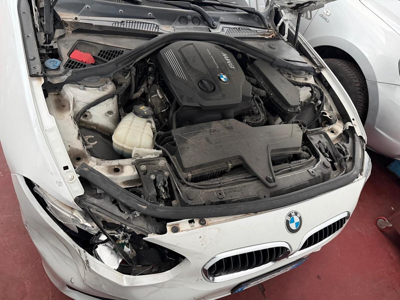 Bmw 116d 2017 5p. Urban incidentata /MARCIANTE!