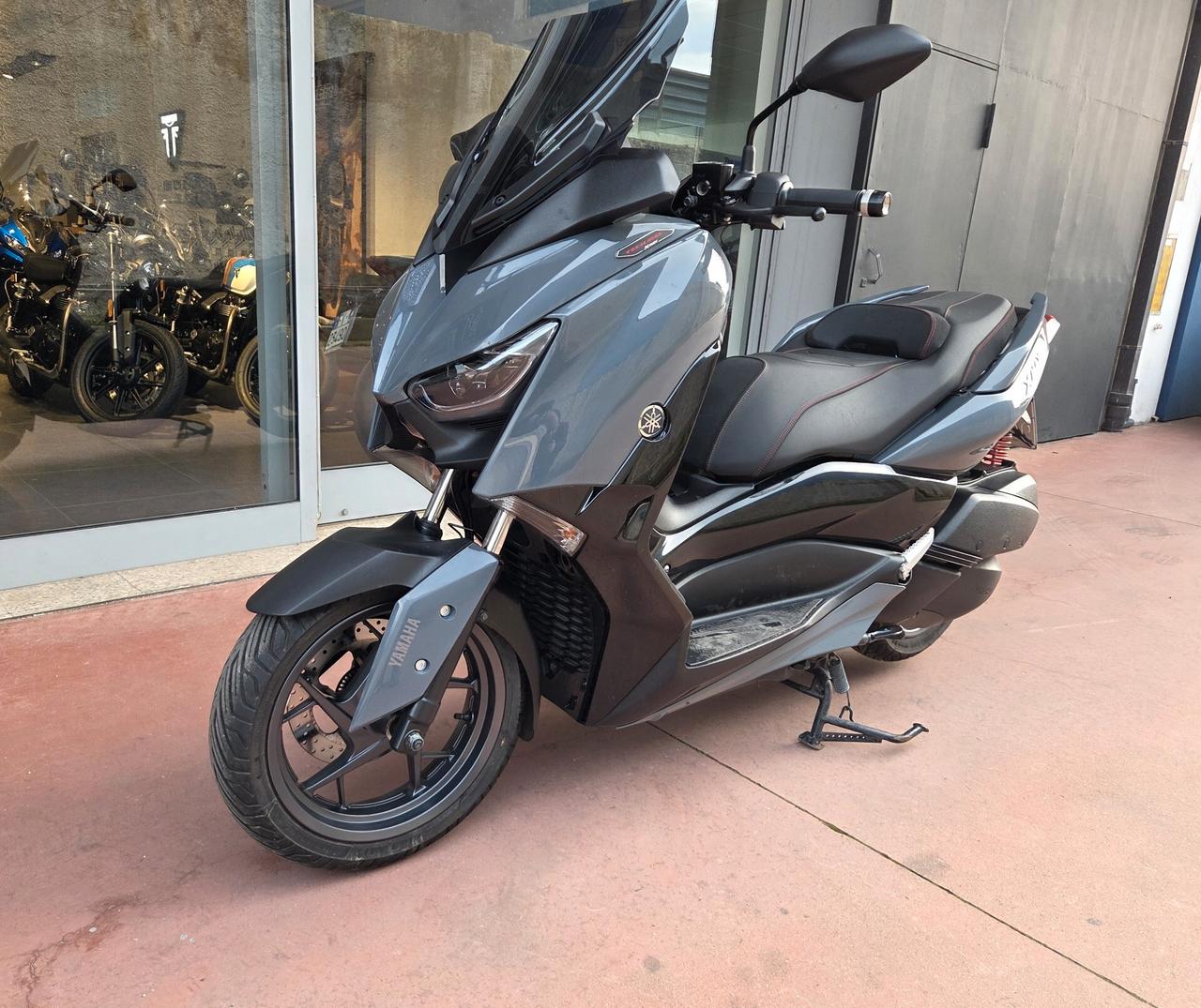 Yamaha X-Max 300 TECH MAX