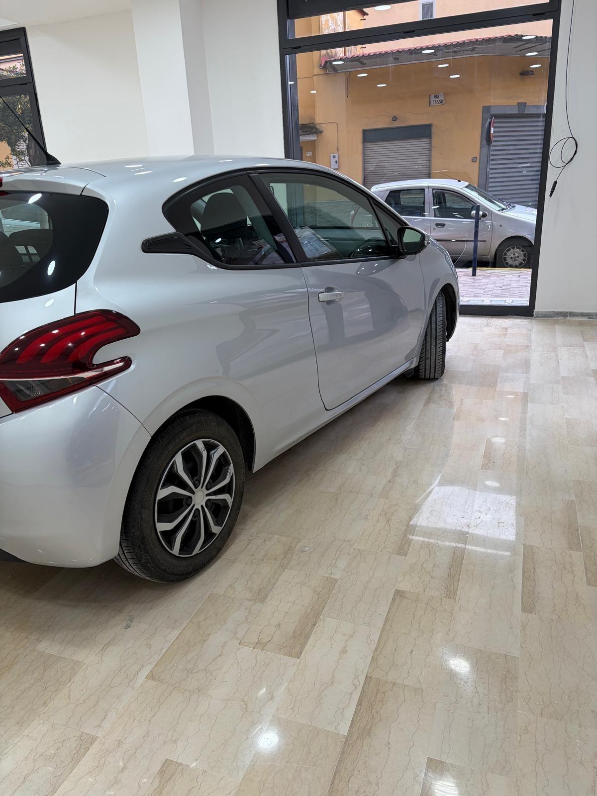 Peugeot 208 PureTech 82 3 porte Active