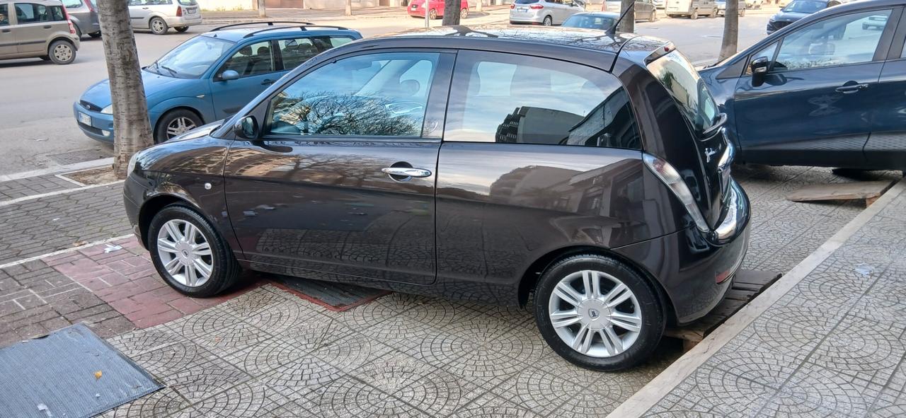LANCIA YPSILON 1.2 PARI AL NUOVO