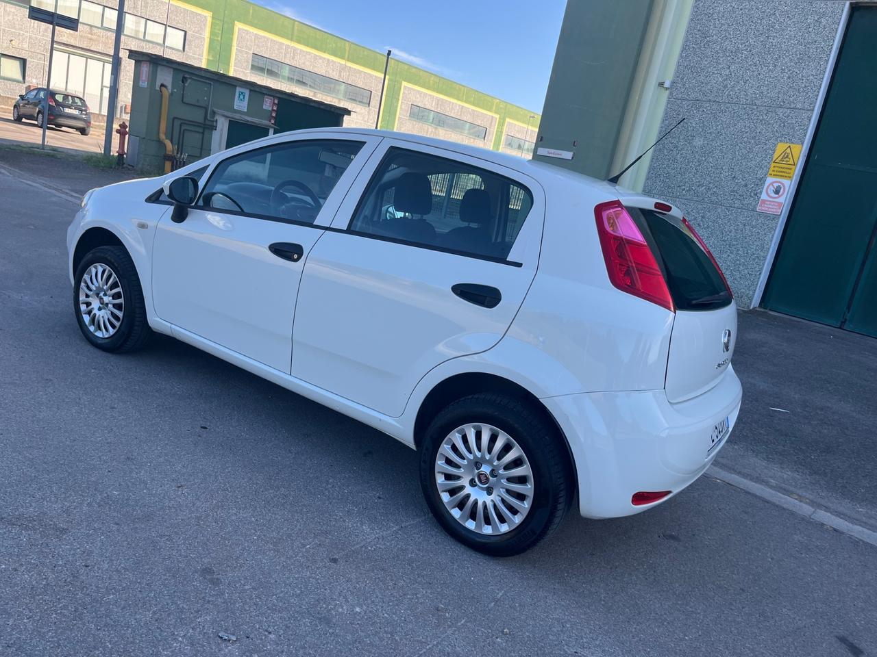 Fiat Punto 2017 1.4 8V 5 porte Natural Power Street