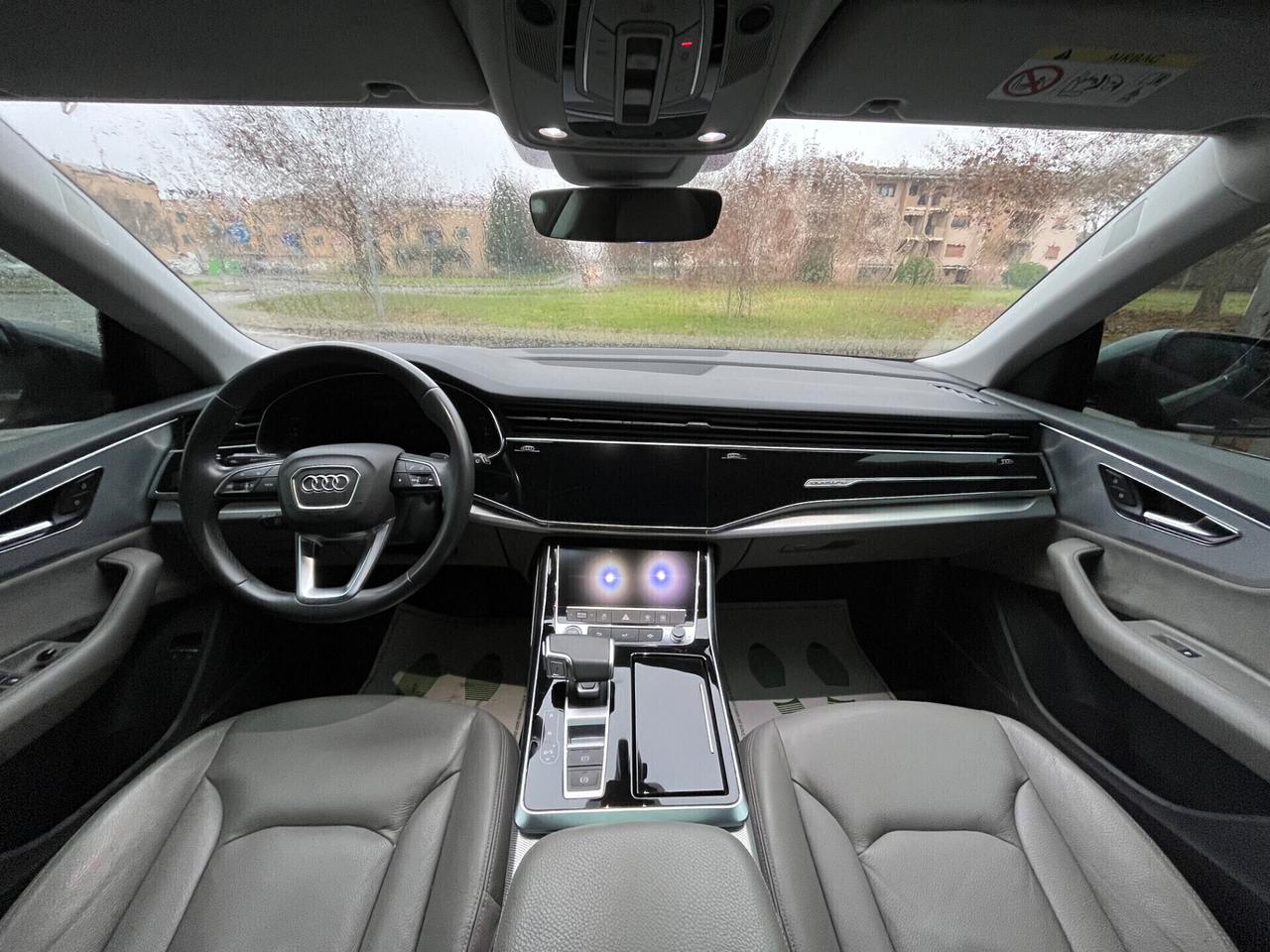 Audi Q8 55 TFSI quattro tiptronic