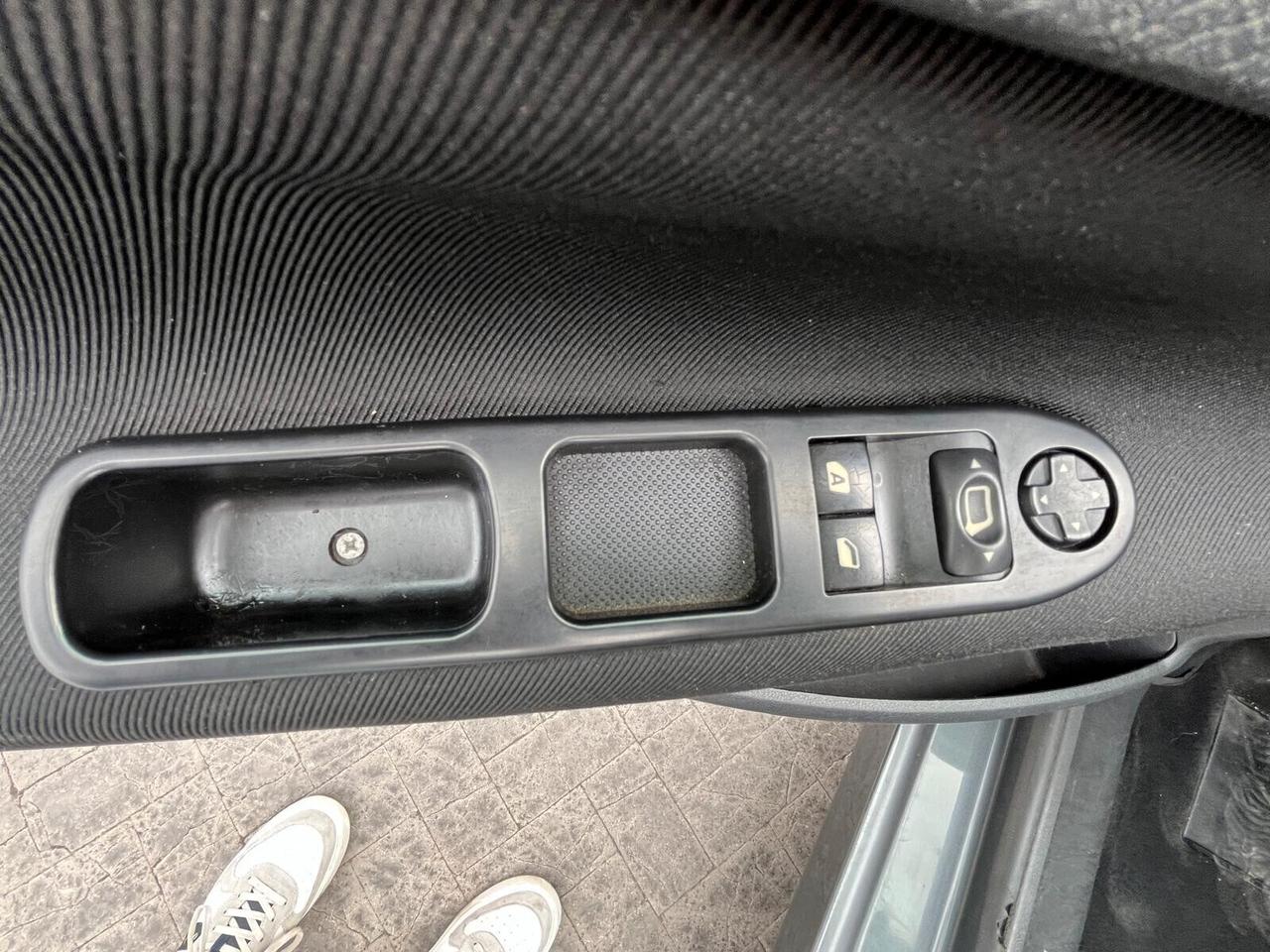 Peugeot 207 1.4 HDi 70CV FAP 5p. X Line