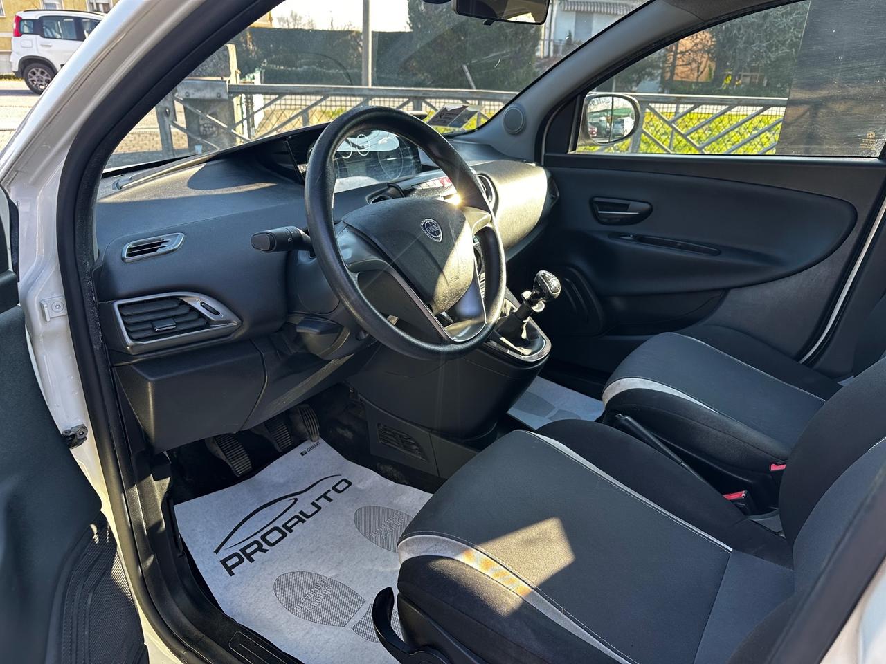 Lancia Ypsilon 0.9 TwinAir 85 CV 5 porte Metano Ecochic Elle