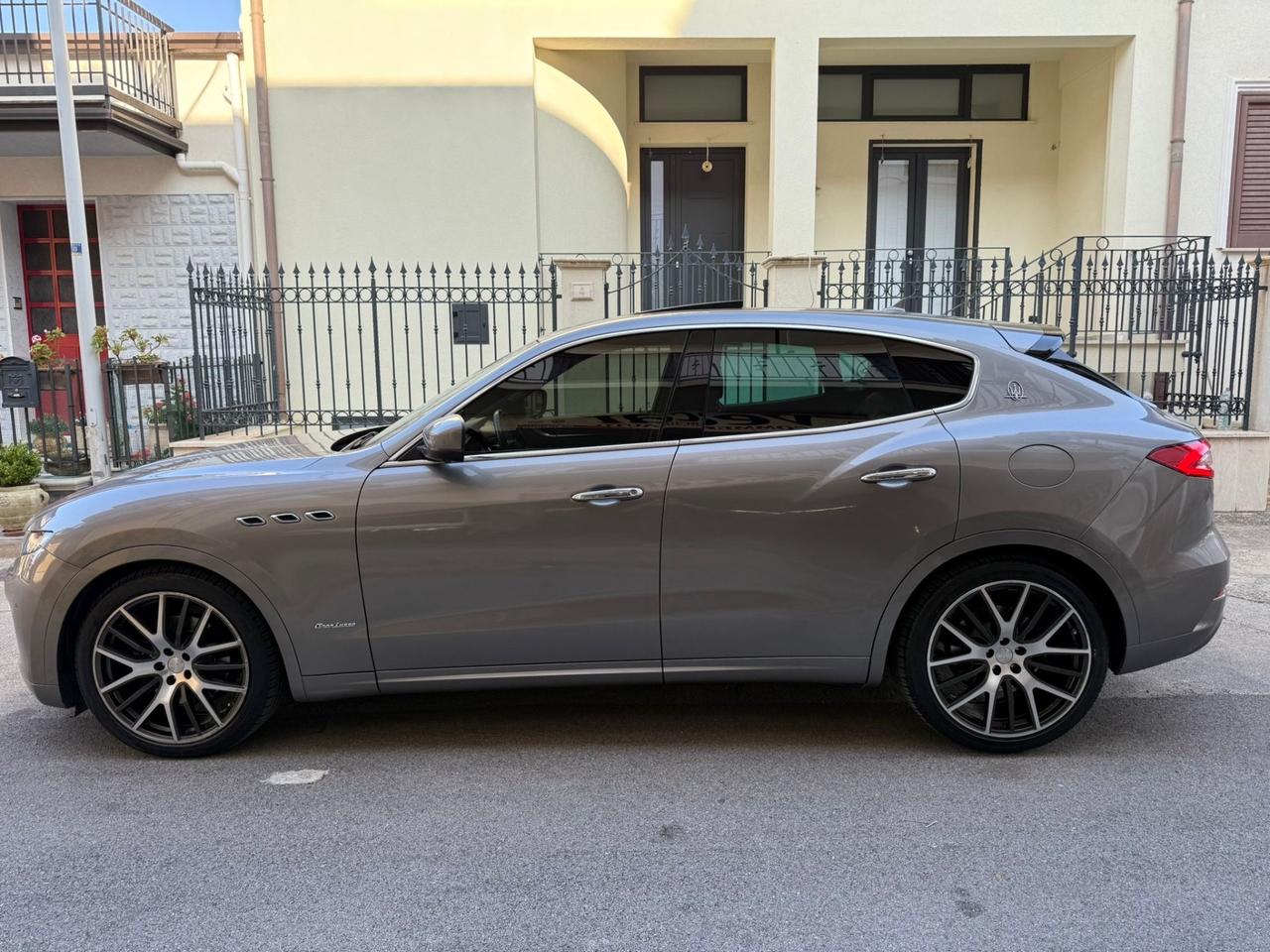 Maserati Levante V6 Diesel 275 CV AWD Granlusso