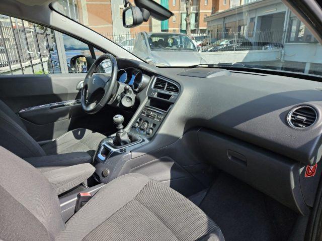 PEUGEOT 5008 1.6 HDi 115CV 7POSTI
