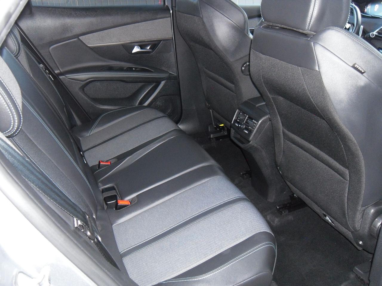 Peugeot 3008 1.5 BlueHDi 130 S&S EAT8 Allure Pack
