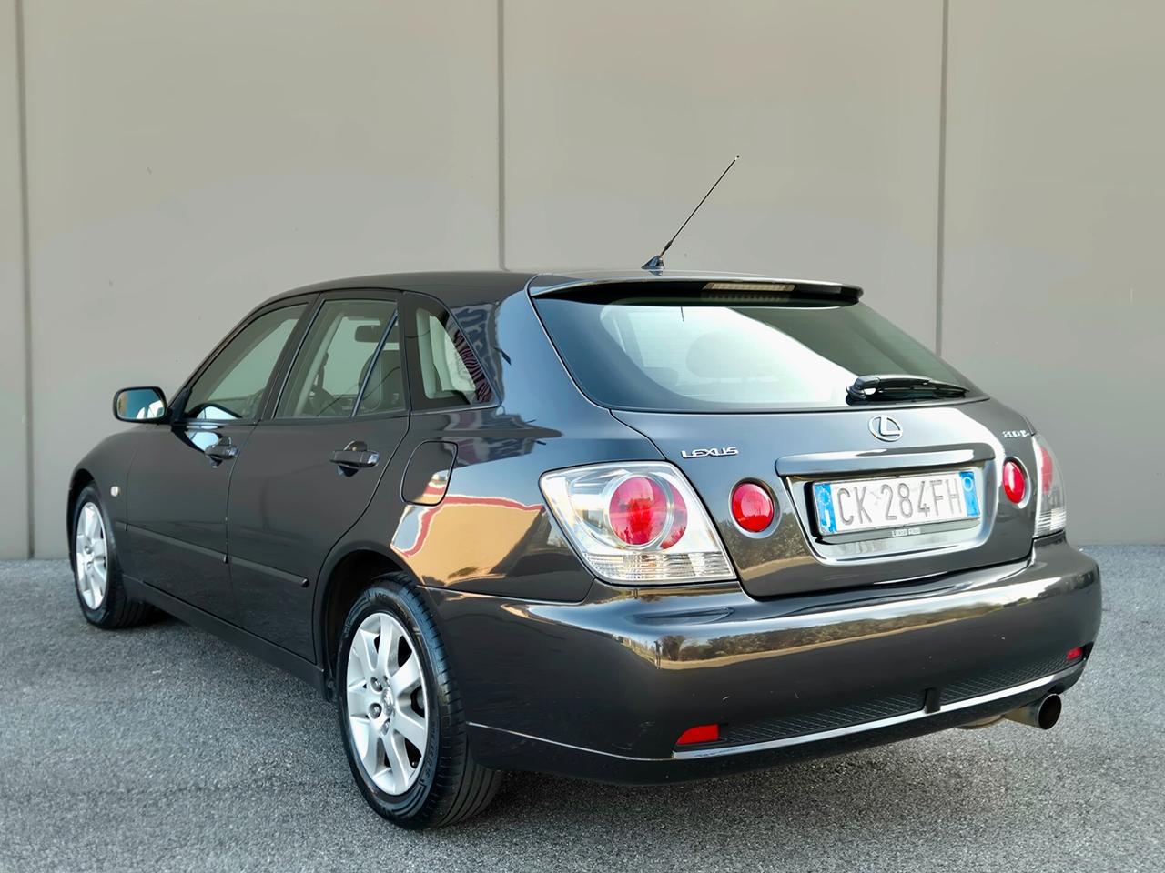 Lexus IS 200 200i 24V cat Wagon Plus