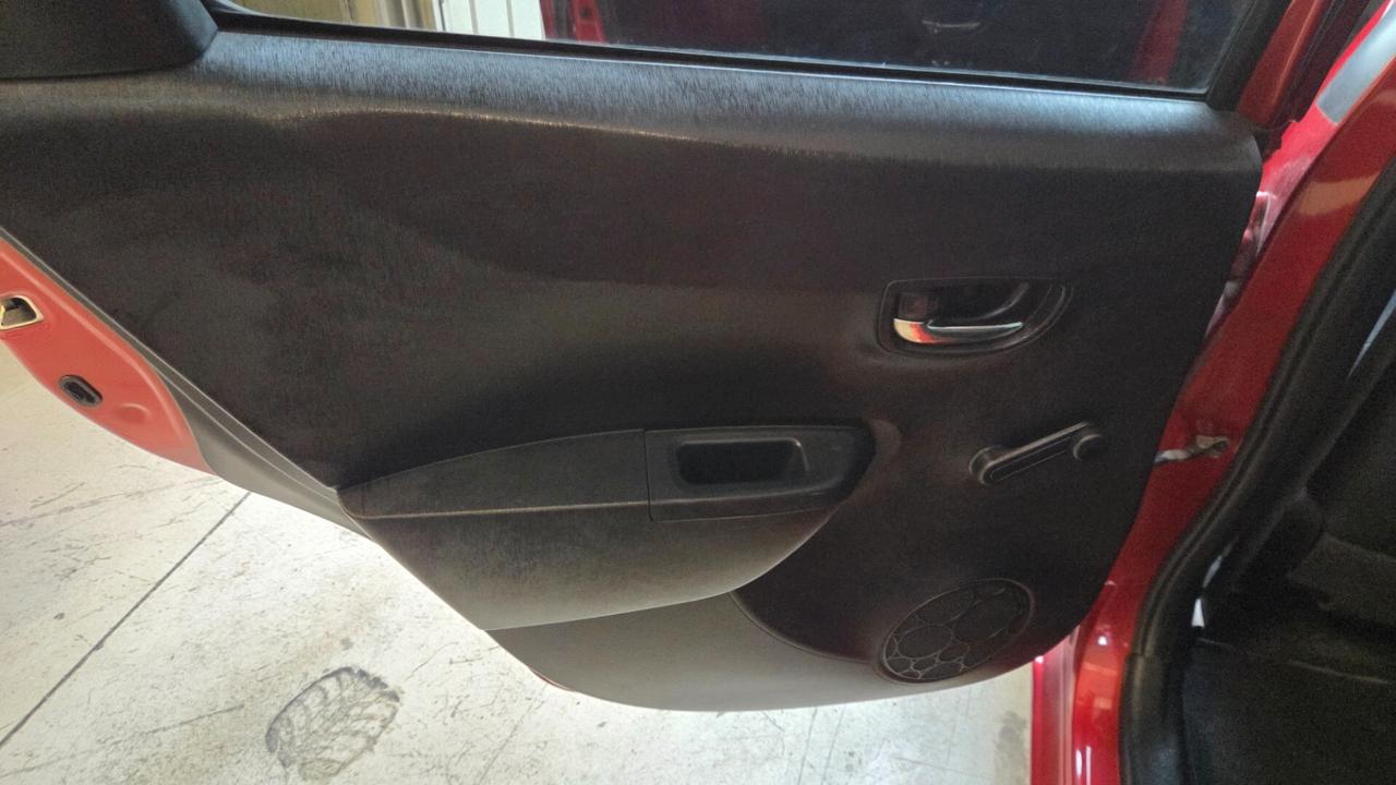 Toyota Yaris 1.3 5 porte Lounge full