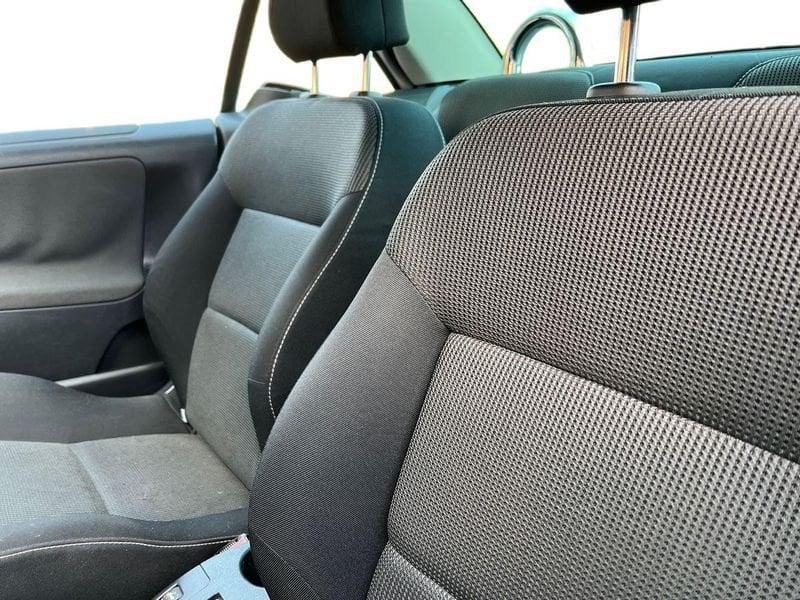 Peugeot 207 1.6 VTi 120CV CC Féline