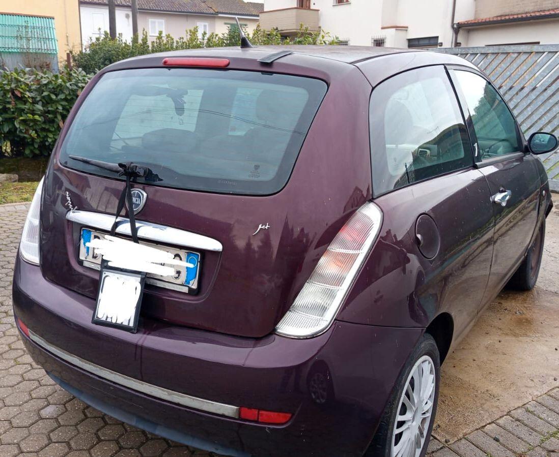 Lancia Ypsilon 1.3 MJT 75 CV Argento