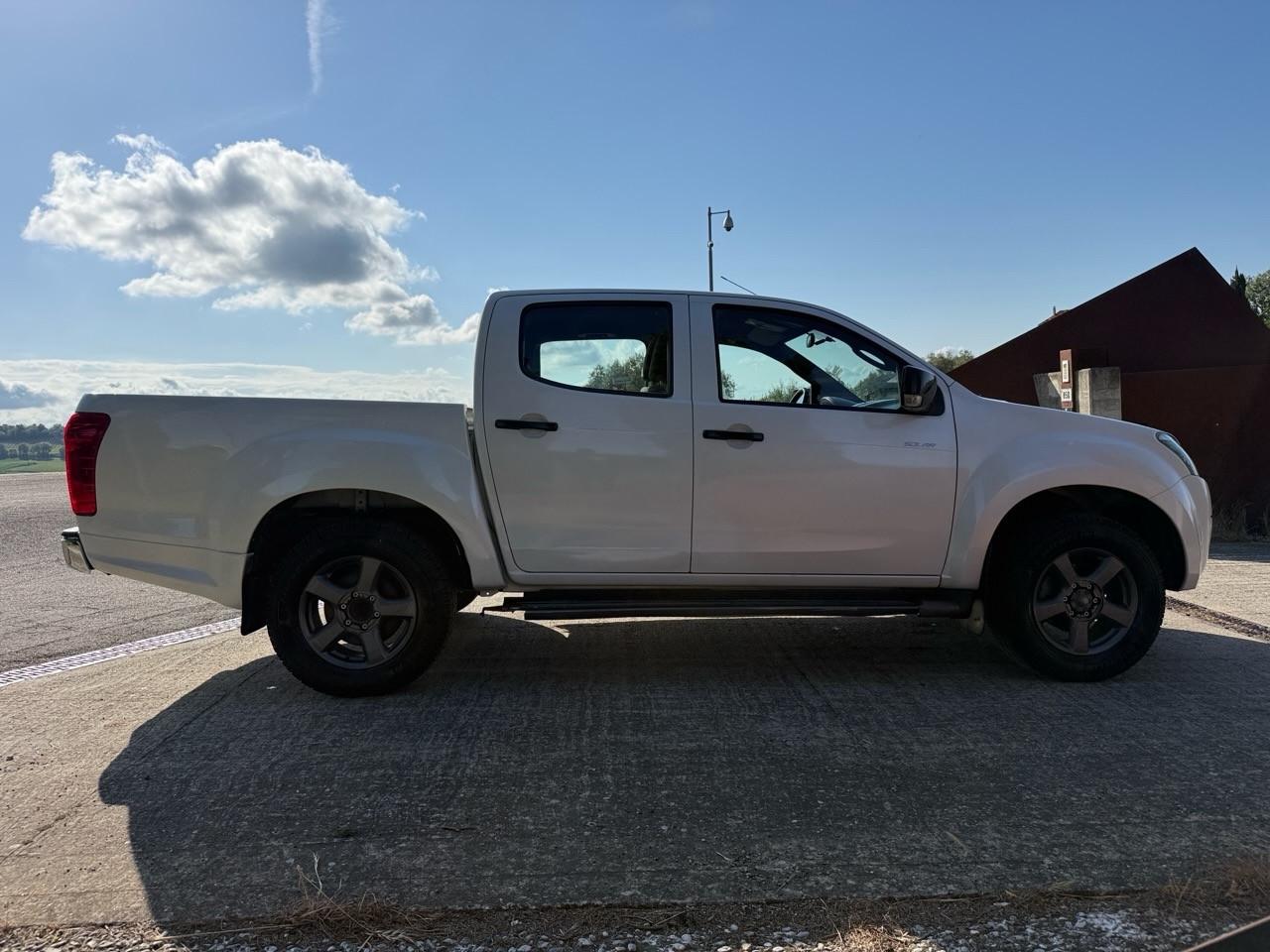 Isuzu D-Max 2.5 Crew Cab Quasar A/T 4WD